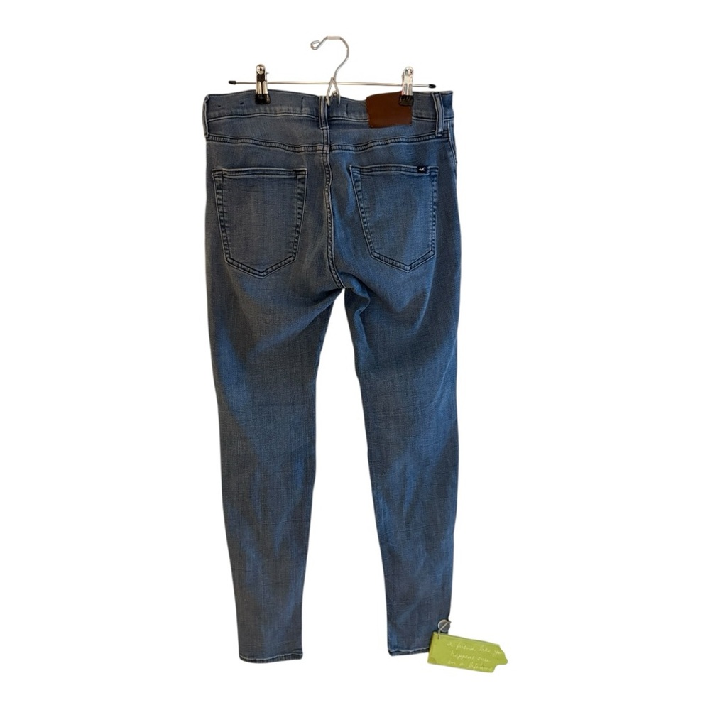 Hollister skinny jeans in a light wash with ribbed detailing at the knees. - Picture 7 of 7